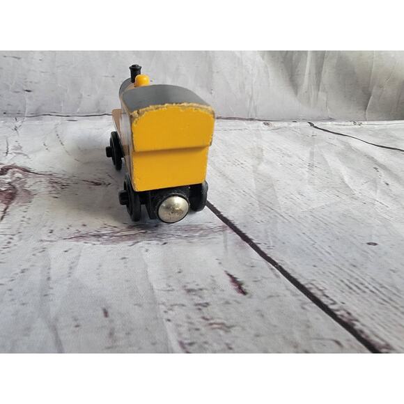 Thomas & Friends Wooden Railway Duncan Train Tank Engine Yellow #6 - Picture 5 of 7